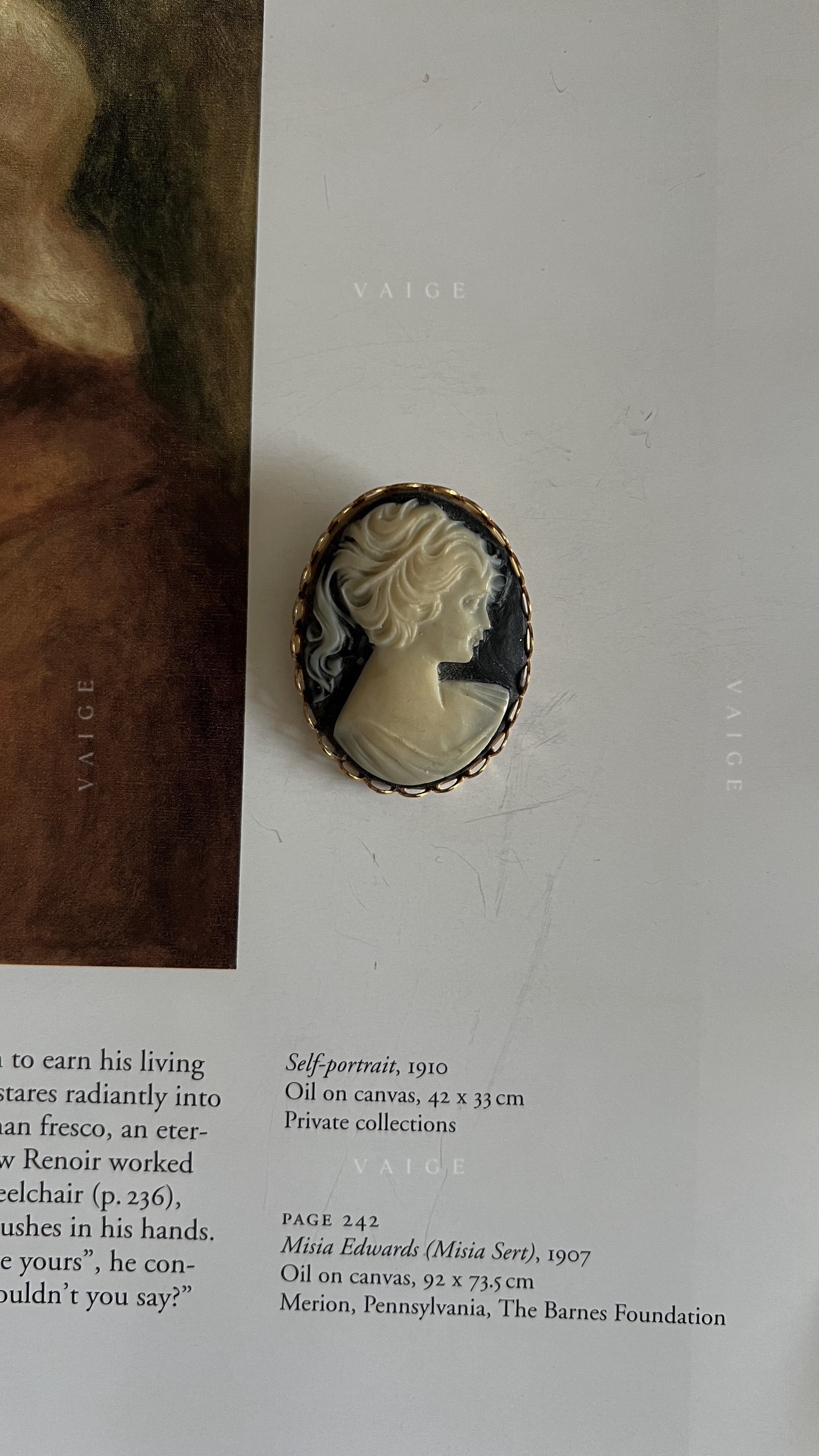 Vintage cameo lady brooch