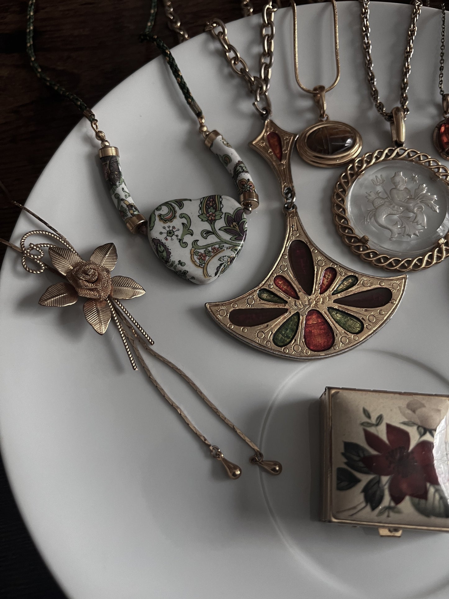 One Of One | Vintage large enamel fan necklace