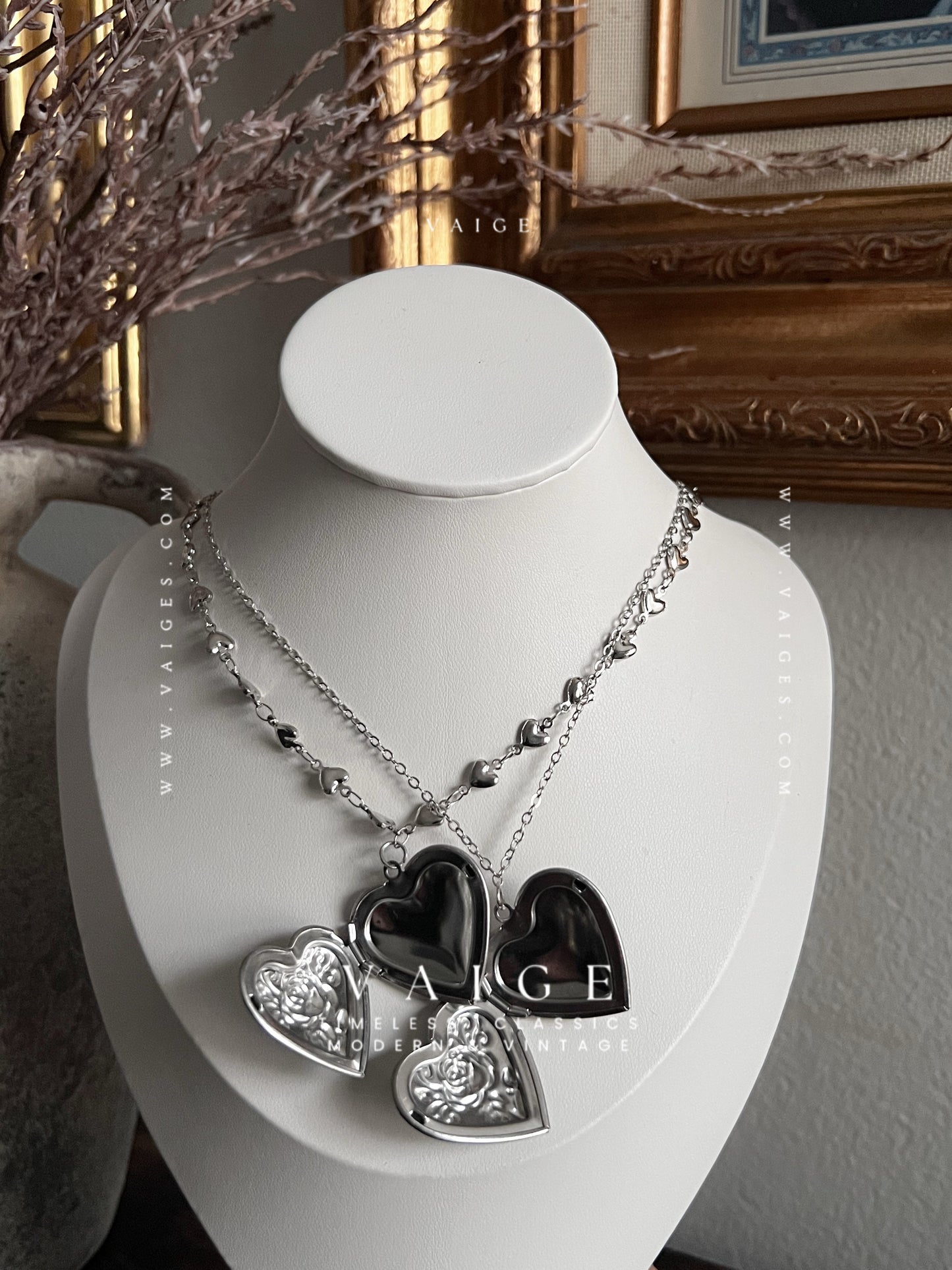 VAIGE Romantic Heart Locket Pendant Locket Silver Stainless Steel Necklace