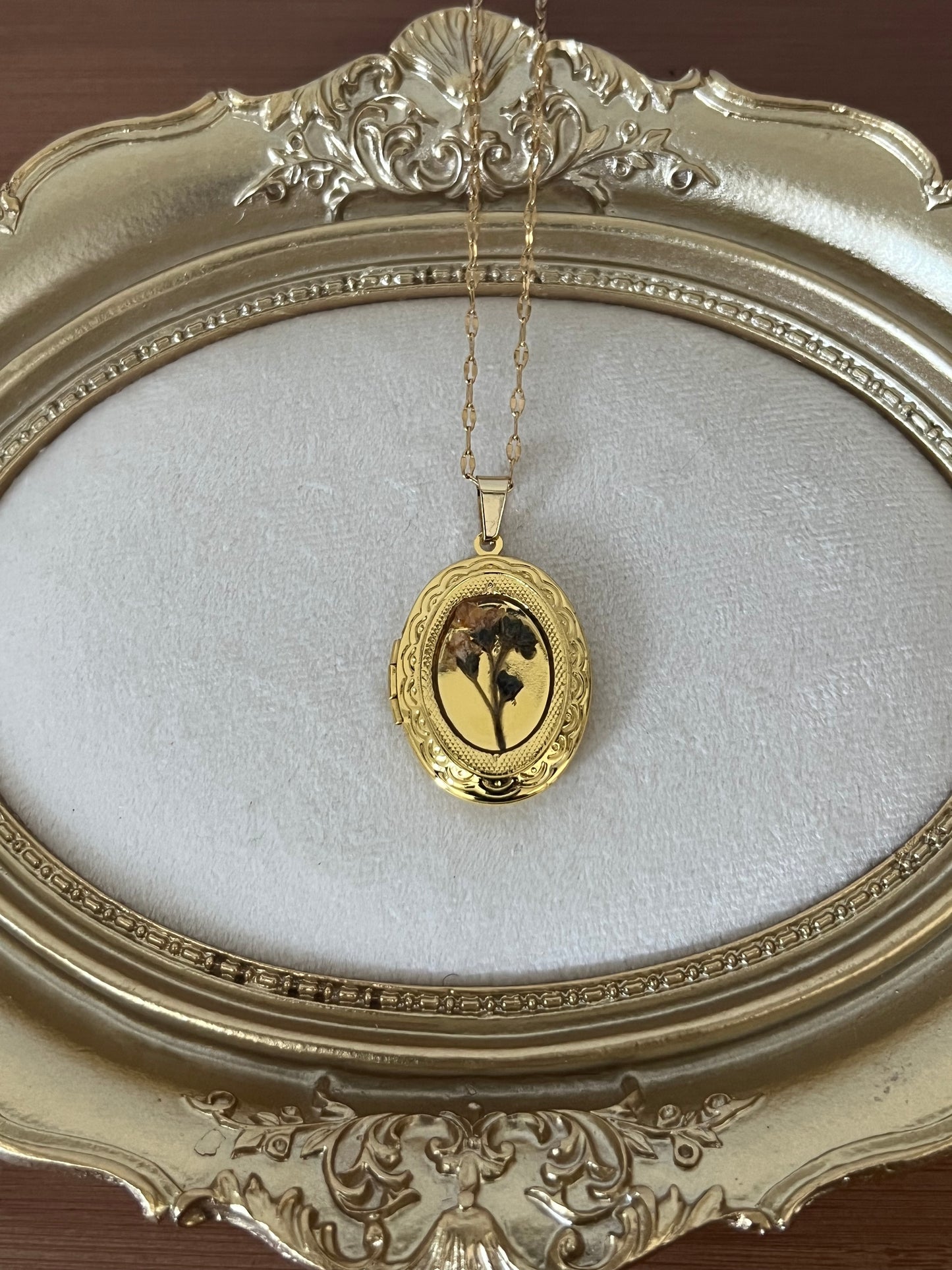 Dried flower locket necklace
