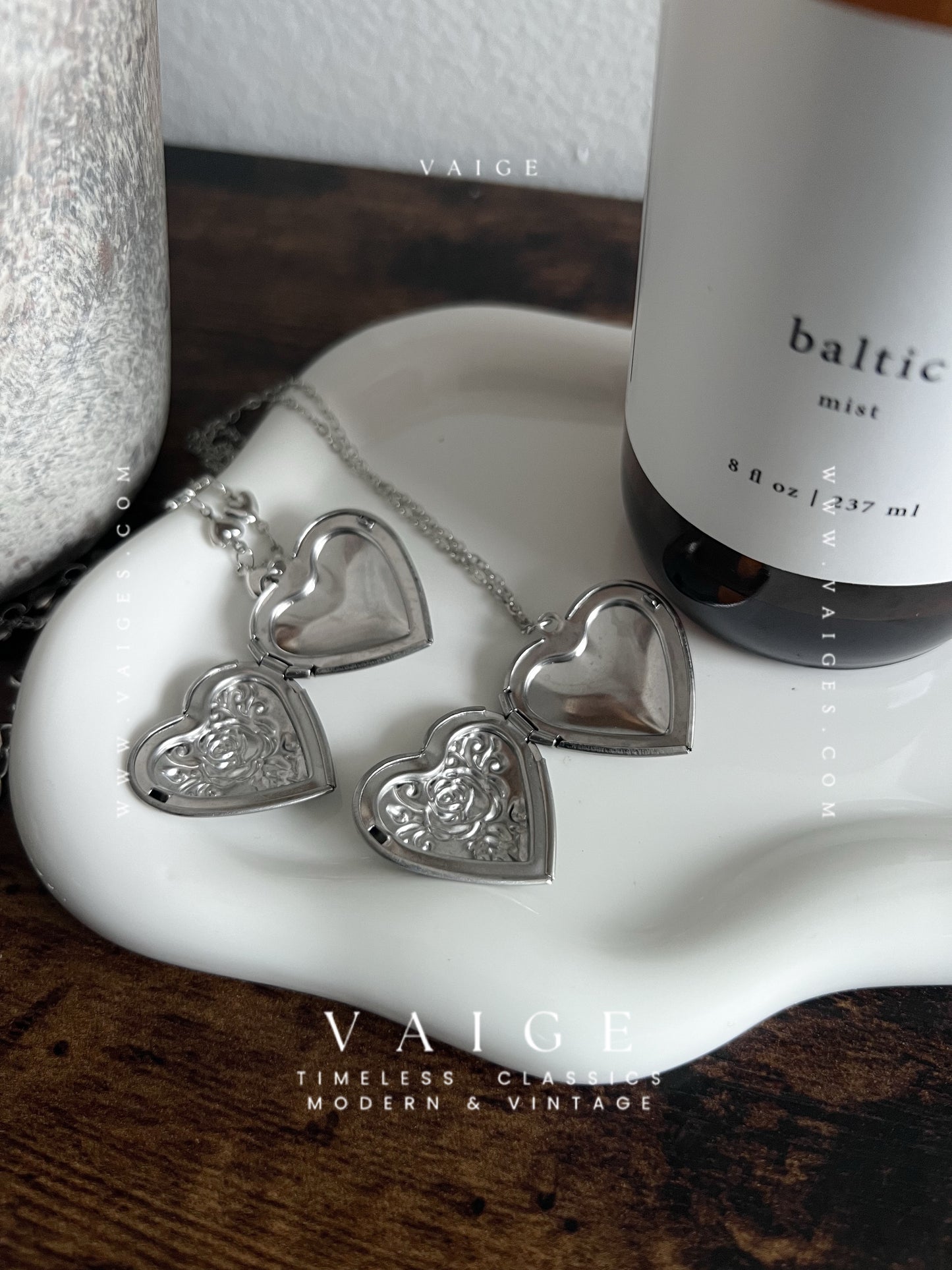 VAIGE Romantic Heart Locket Pendant Locket Silver Stainless Steel Necklace