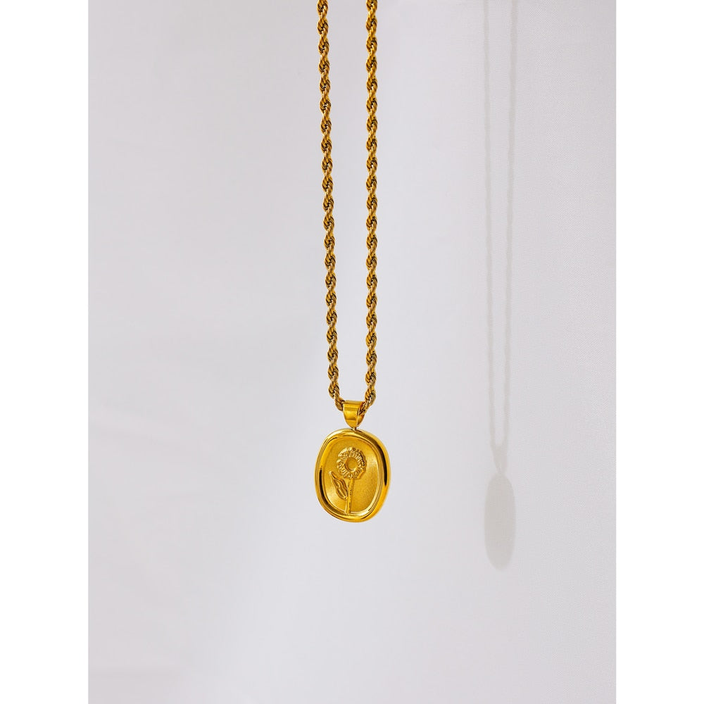 Daisy Gold Flower Engraved Necklace
