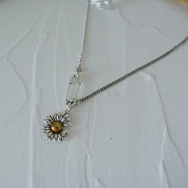 VAIGE Silver Vintage Sweater Necklace with Daisy Pendant, Cubic Zirconia and Copper Link Chain