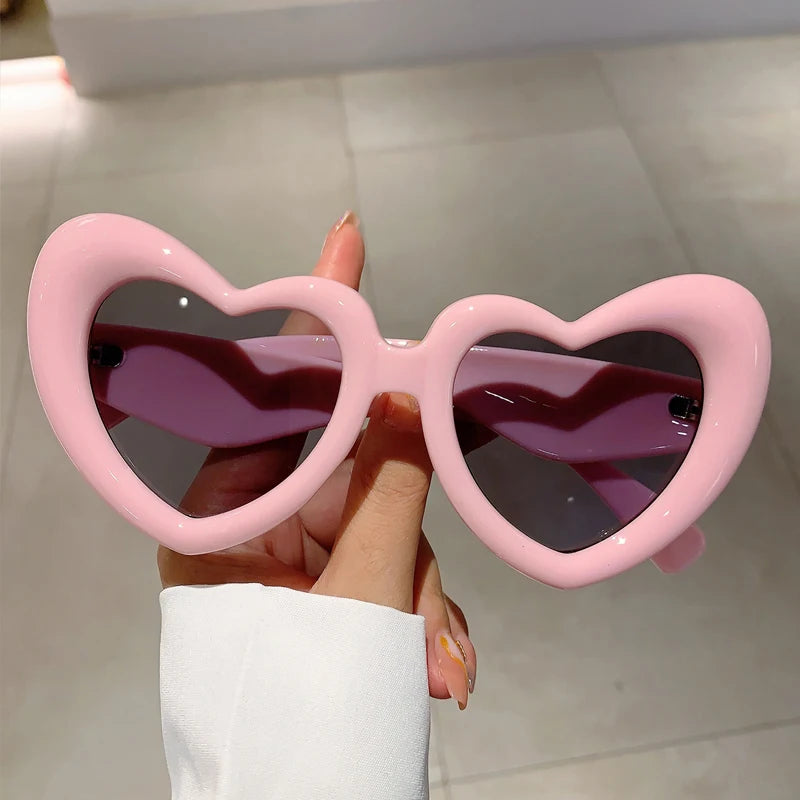 VAIGE Retro Heart-Shaped Sunglasses in Pink and Black - UV400 Protection and Vintage Flair