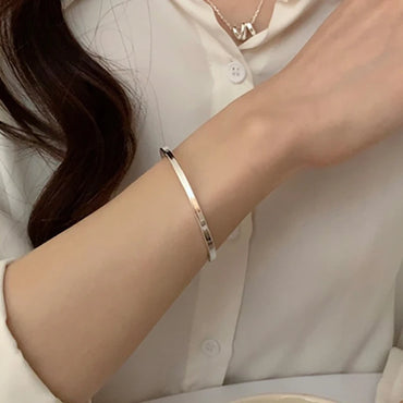 Minimal Silver Smooth Bracelet
