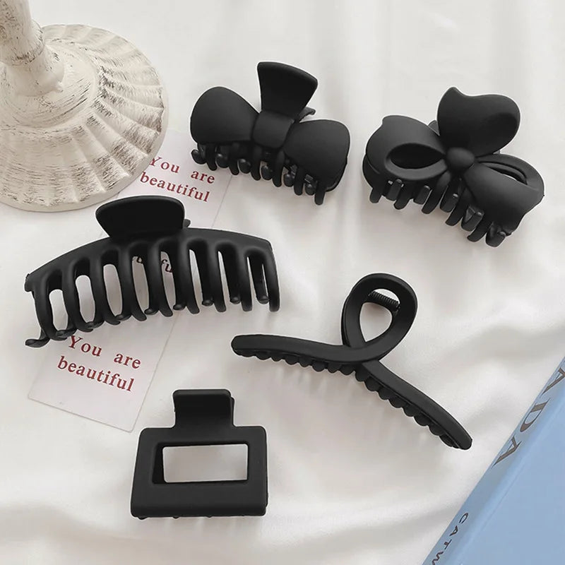 VAIGE Elegant Black Resin Large Hair Claw Clip for Chic Hairstyles