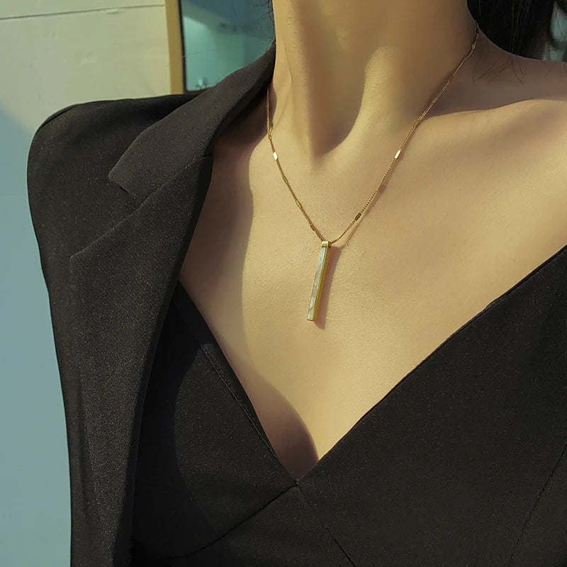 VAIGE Elegant Titanium Steel Shell Pendant Necklace with Fast Color Chain - Classic Long Clavicle Jewelry, 3.5*0.3CM