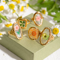 VAIGE Elegant Dried Flower Resin Ring with 18K Gold & Adjustable Stainless Steel - Vintage Charm in [Color]