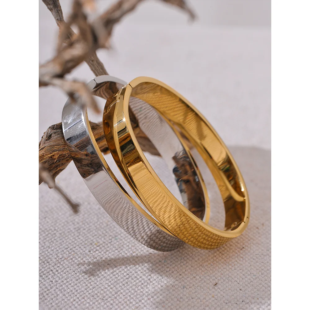 VAIGE  High Quality Stainless Steel Round Wide Bracelet Bangle Gold Silver Color Waterproof Charm Jewelry Gift