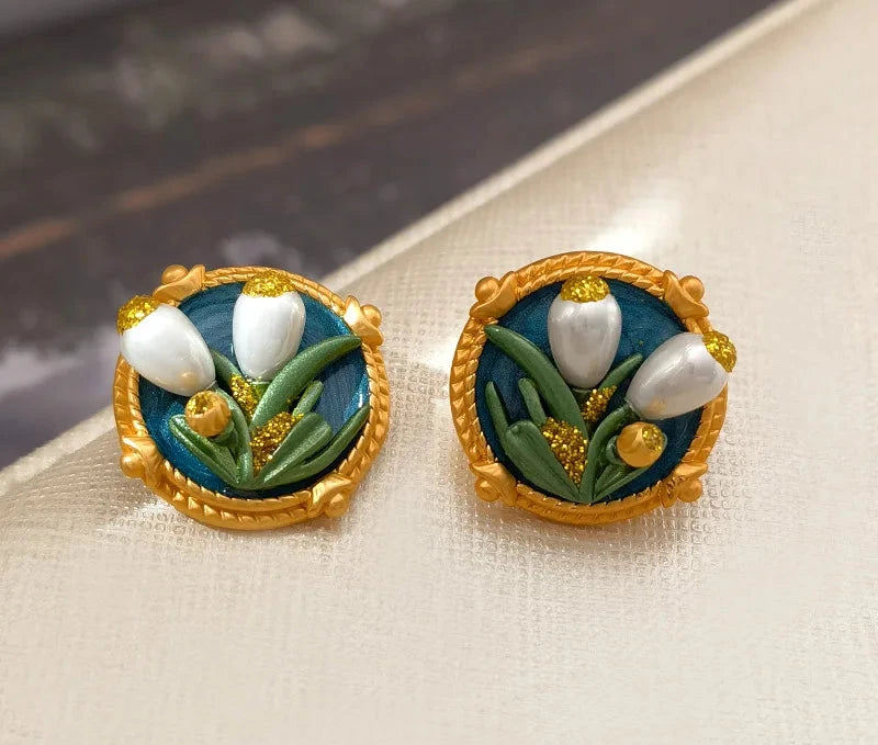 VAIGE Retro Floral Stud Earrings