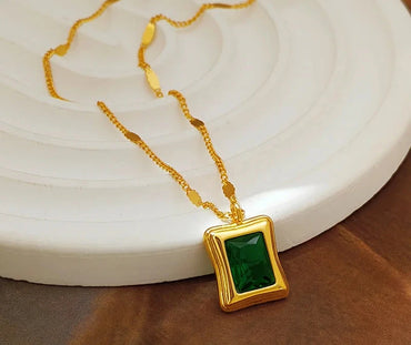 VAIGE Elegant Emerald Square Pendant Necklace