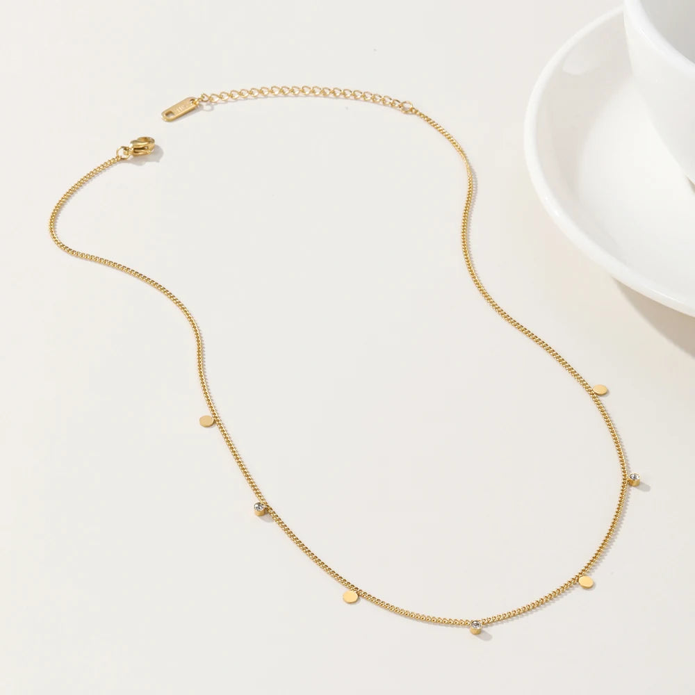 VAIGE Elegant 18K Gold Plated Stainless Steel Short Link Chain Necklace with Geometric Round Pendants – Versatile Jewelry for Any Occasion