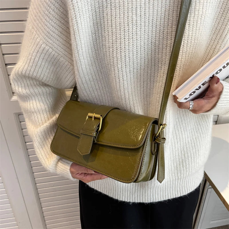 VAIGE Vintage Style Crossbody Bag with Triple Compartment, Changeable Dual Straps, Pure Color Square Design, Zipper & Hasp Closure, 23x13x5 cm, Available in Black, Coffee, White, Green